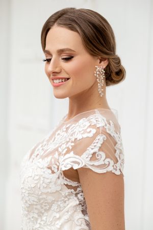 cercei statement Swarovski, cercei cristale mireasa, cercei lungi mireasa, bijuterii cristale Swarovski, bijuterii Swarovski mireasa