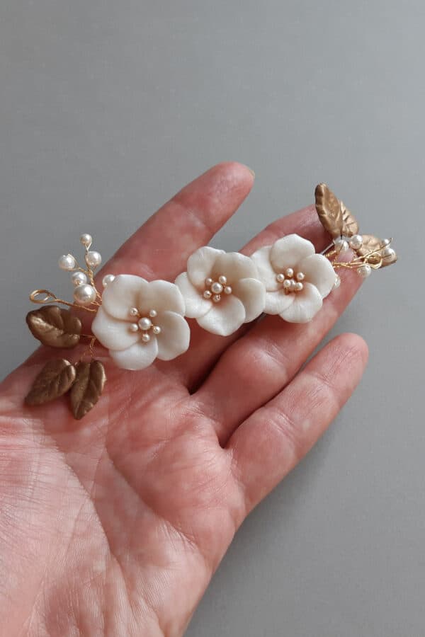 accesoriu flori pentru mireasa