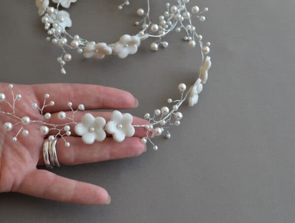 accesorii păr mireasa, bentita flori mireasa, cordeluta flori mireasa, accesoriu romantic, accesoriu par nunta