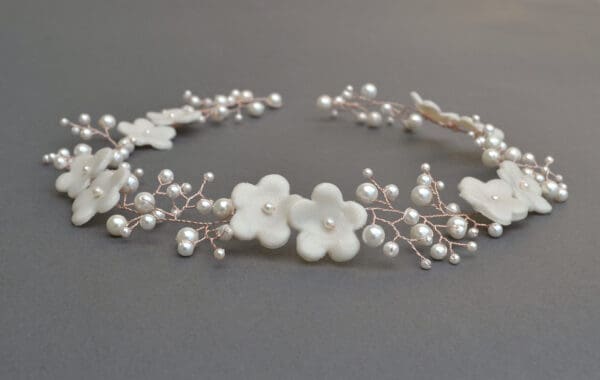 accesorii păr mireasa, bentita flori mireasa, cordeluta flori mireasa, accesoriu romantic, accesoriu par nunta
