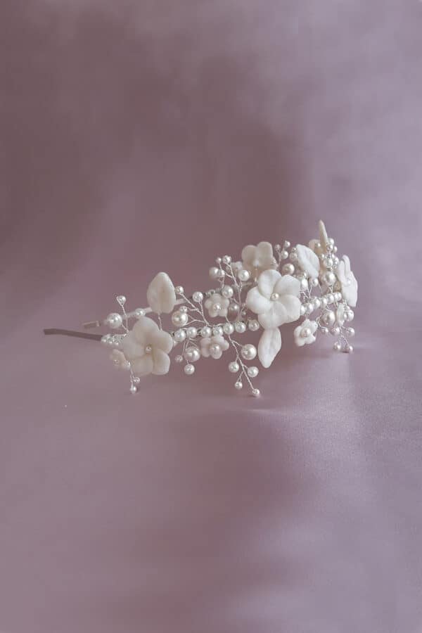 tiara statement cu flori pentru mireasa