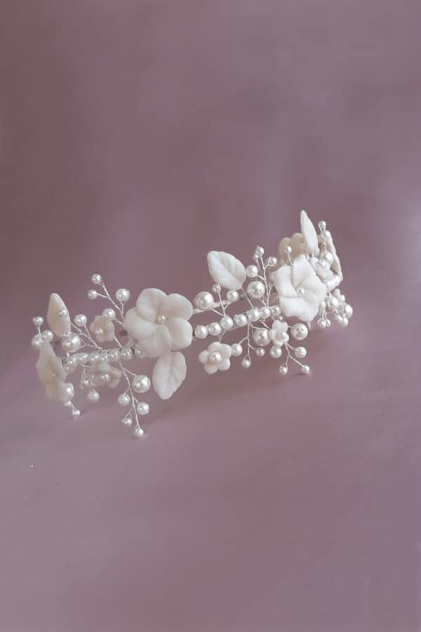 tiara statement cu flori pentru mireasa